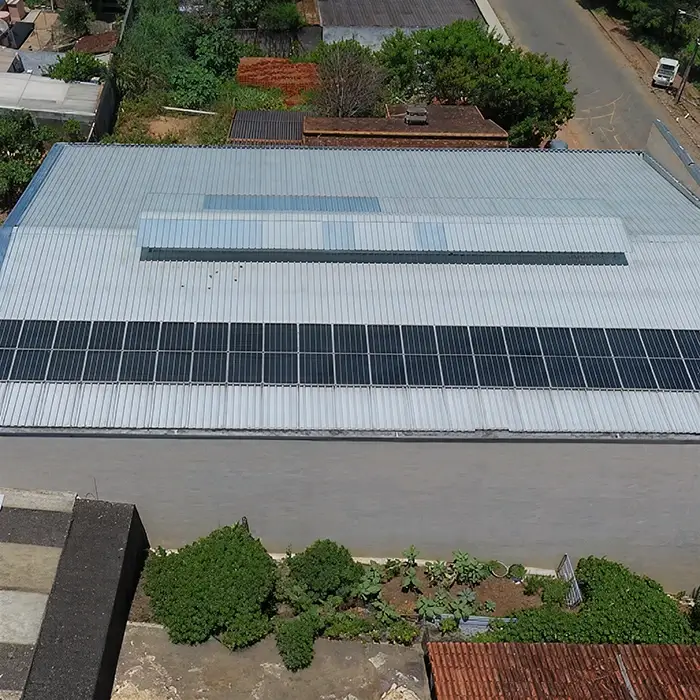 Painéis solares da ADM Auto Peças instalados pela Losango Solar